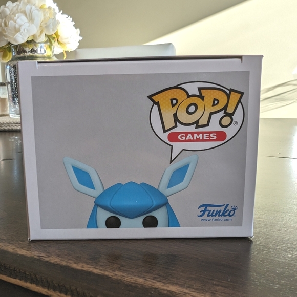 Pokemon Glaceon Funko Special Edition Flocked NEW #921 - Picture 4 of 7